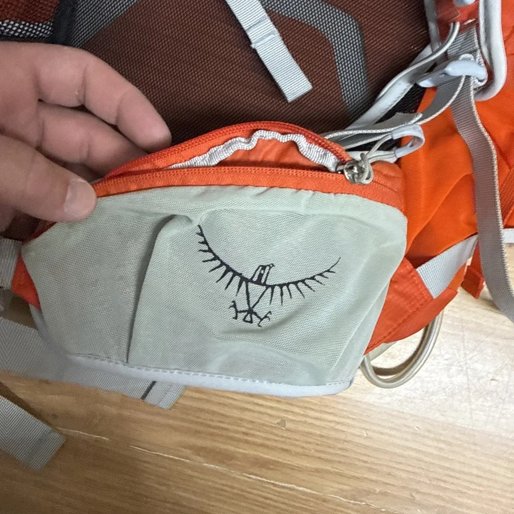 Osprey Talon 22 Backpack Orange Hiking Camping Medium/large